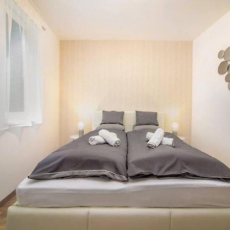 Grace Pine Apartment 1 Budapest Esterno foto