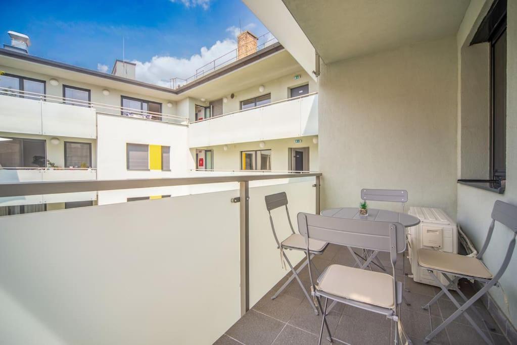 Grace Pine Apartment 1 Budapest Esterno foto