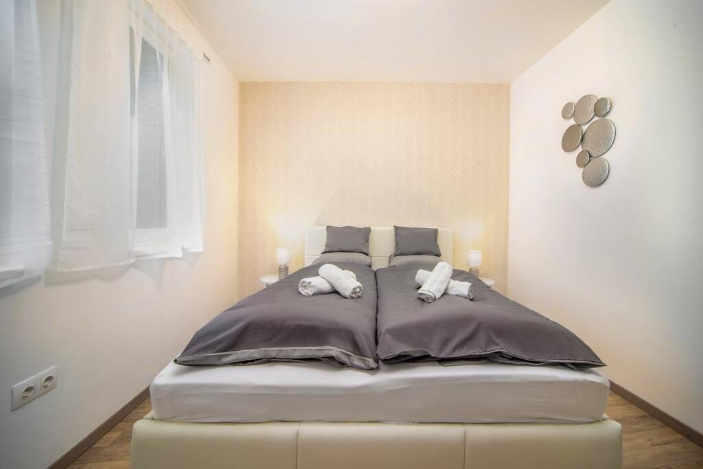 Grace Pine Apartment 1 Budapest Esterno foto