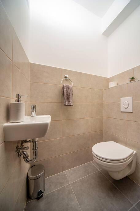 Grace Pine Apartment 1 Budapest Esterno foto