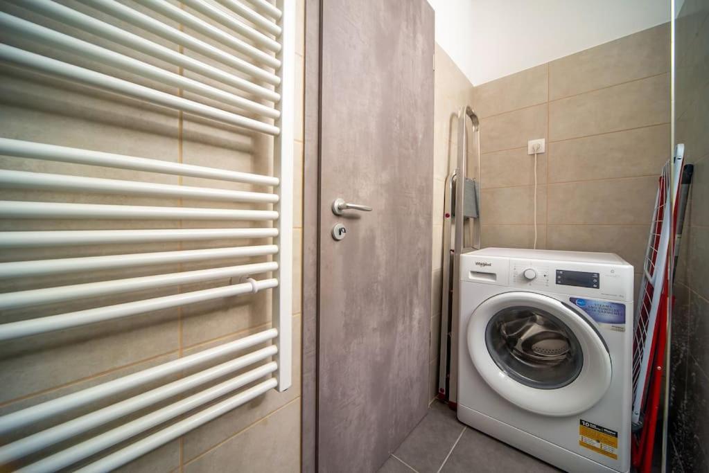 Grace Pine Apartment 1 Budapest Esterno foto