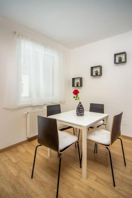 Grace Pine Apartment 1 Budapest Esterno foto