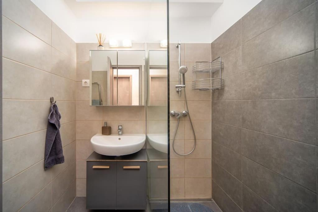 Grace Pine Apartment 1 Budapest Esterno foto